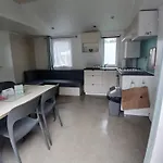 مكان تخييم Mobile Homes By Kelair At Les Genets سان جان دي مونت